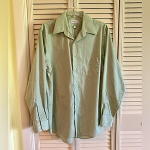 VAN HEUSEN,MENS, LIGHT GREEN DRESS SHIRT. WRINKLE FREE POPLIN. IN GOOD CONDITION